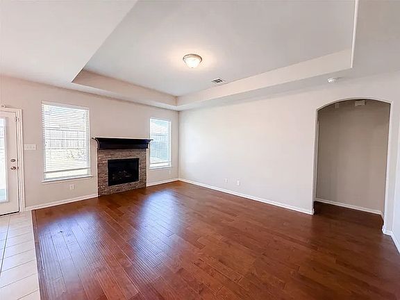 3rd image of 2060 Avondown Rd
