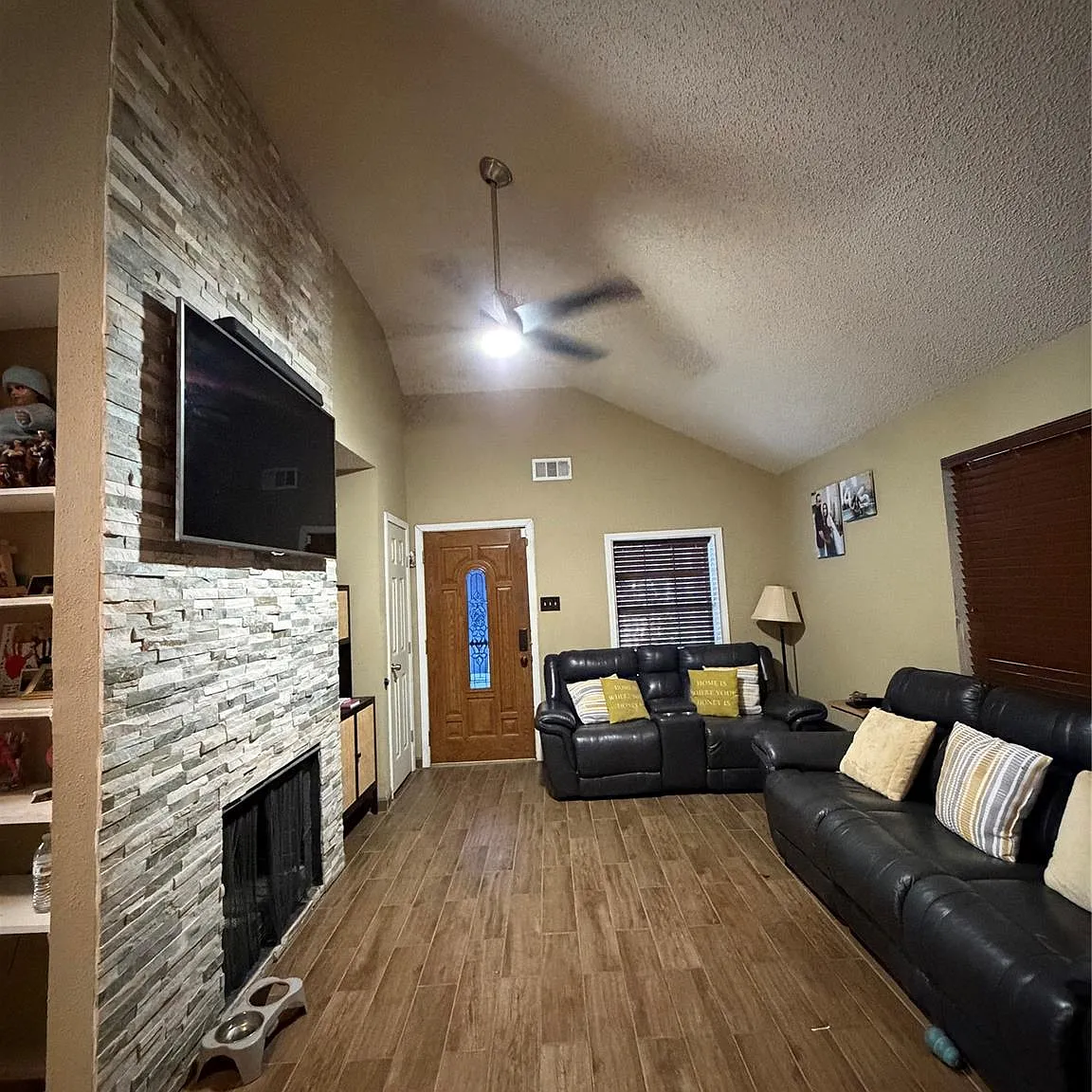 3 bed, 2.0 bath, 1194 sqft, $1,650 — Photo 3