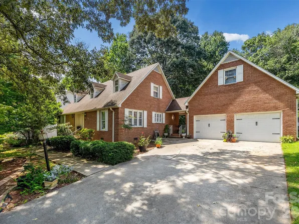 208 Eastwood Dr, Salisbury, NC 28146