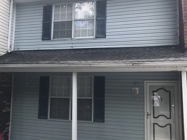 123 Five Oaks Dr, Nashville, TN 37217