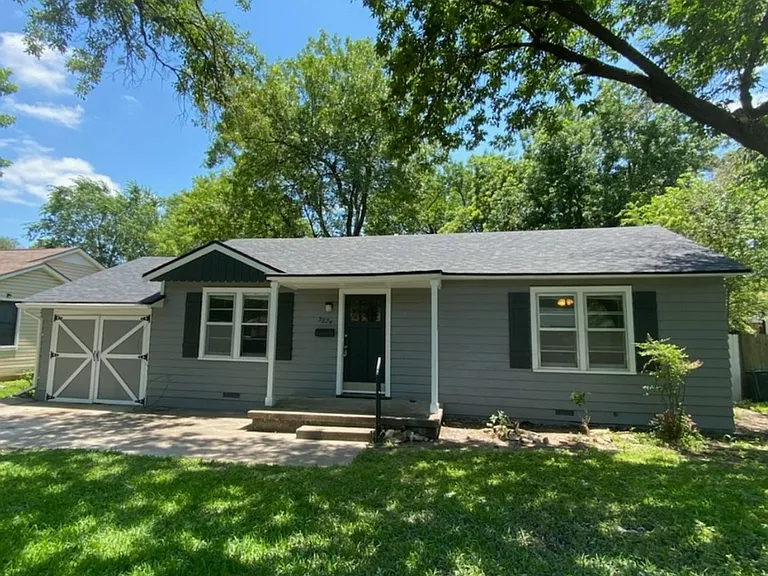 3824 James Ave — Photo 1