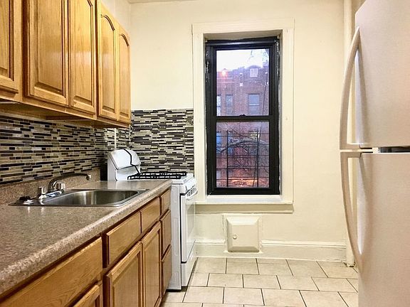 2nd image of 322 Rockaway Pkwy #33