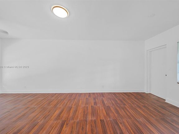 5th image of 950 NE 111th St #952