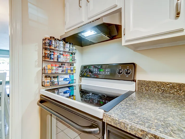 8064 Hetz Dr — Photo 11