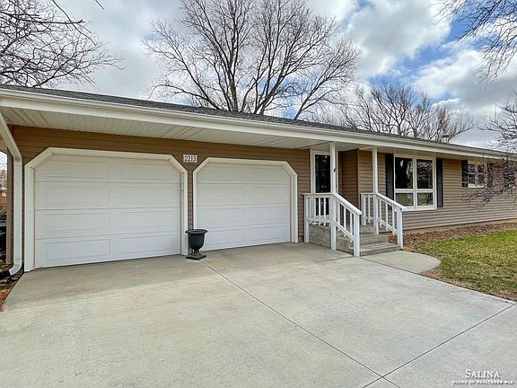 3rd image of 2213 Mayfair Dr