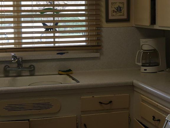 5th image of 1440 W Longview Ave