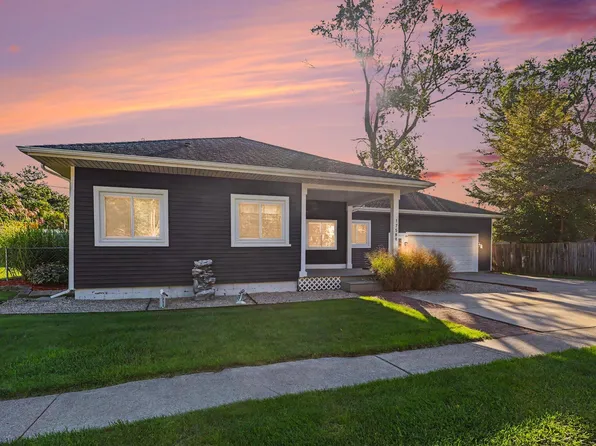 17588 Reenders Ave, Spring Lake, MI 49456