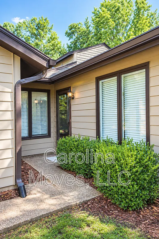 2 bed, 2.0 bath, 1100 sqft, $1,450 — Photo 2