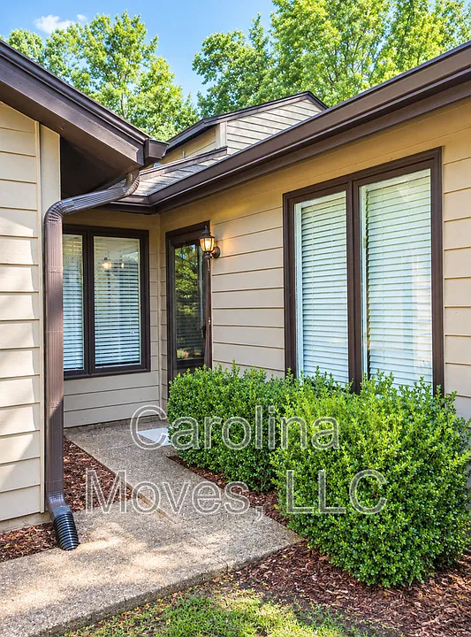 324 Skylark Cir
