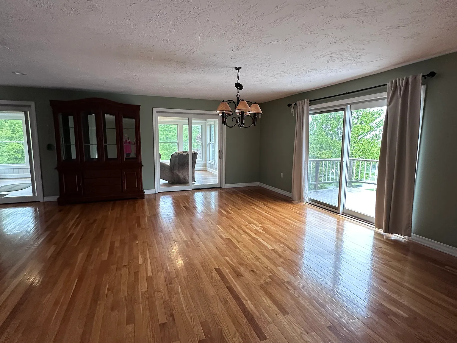 2 bed, 2000 sqft, $3,200 — Photo 3