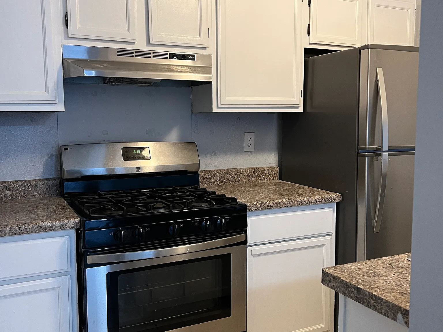 2 bed, 1.5 bath, 1230 sqft, $1,099 — Photo 3