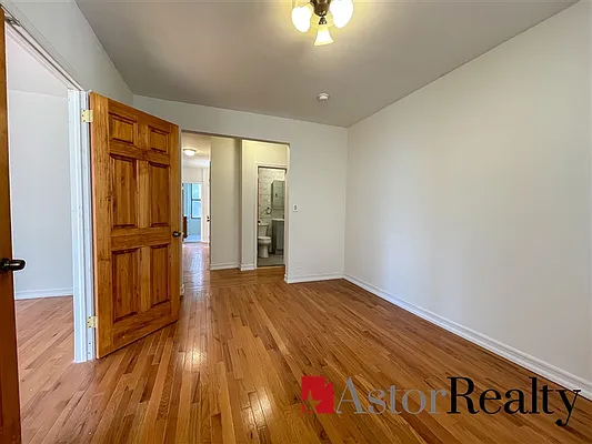 Rented by Astor Realty | media 18