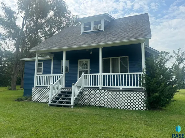 101 Elm St E, Canova, SD 57321