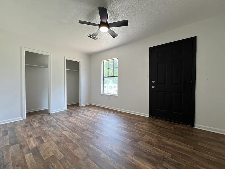 411 Krewson St — Photo 12