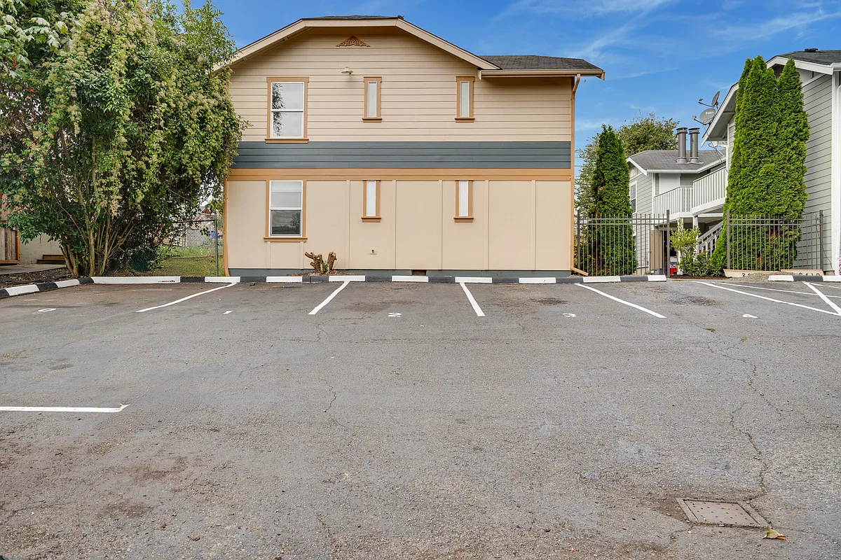 Building Photo - 2412 S I St #4