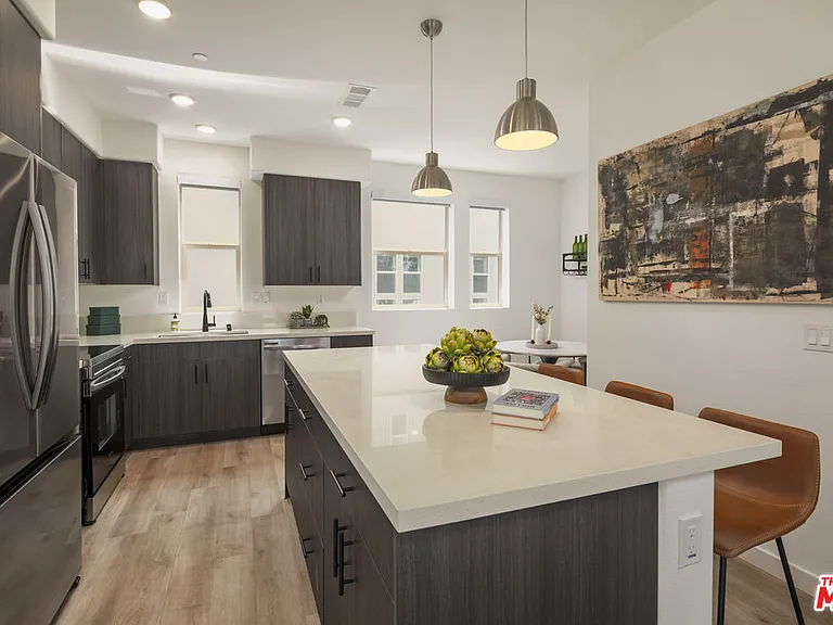 1805 W Bankside Way — Photo 2