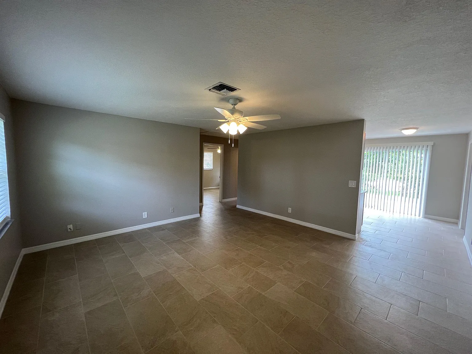 1887 Breezy Lane - 1887 — Photo 4