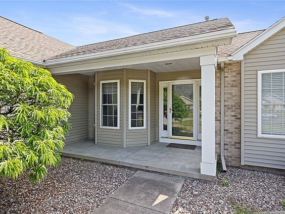 2nd image of 81 Venetia View Cir