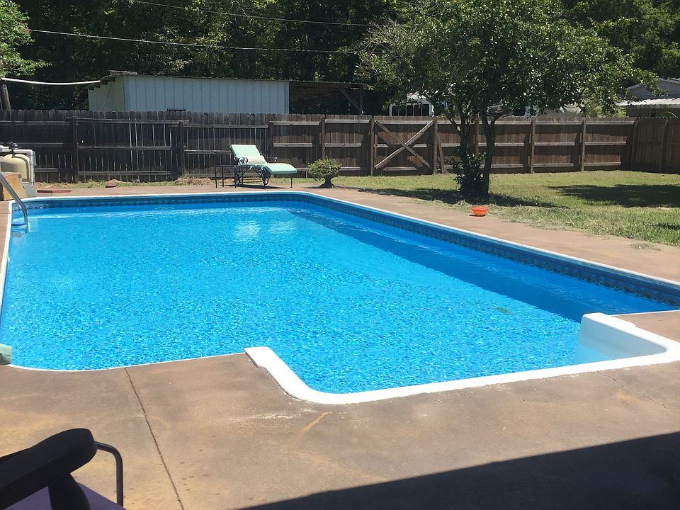 Beautiful fenced  backyard 