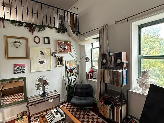3rd image of 222 Montrose Ave APT 4A