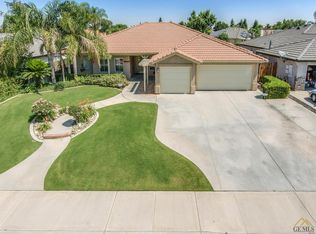 9806 Commodore Dr, Bakersfield, CA 93312
