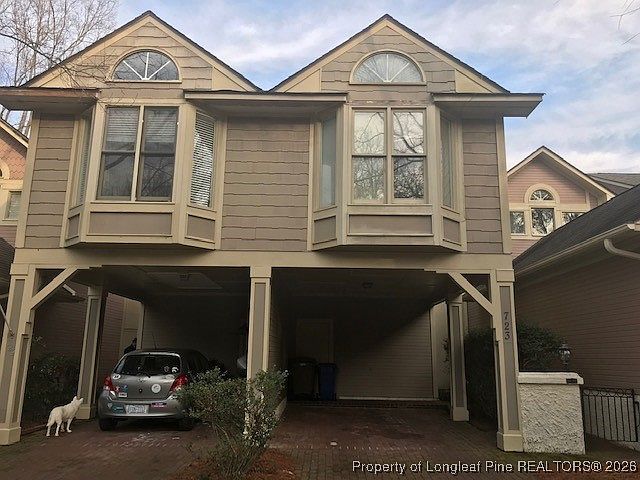 1st image of 723 Victorian Pl