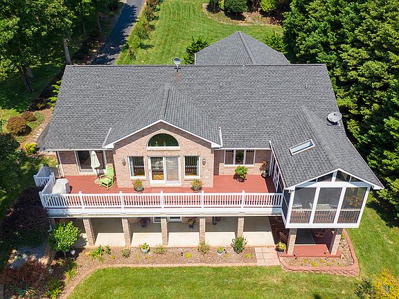 4th image of 208 Park Shores Cir