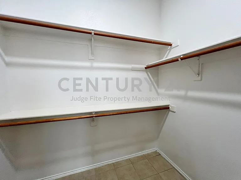 7700 Glenoaks Dr — Photo 13