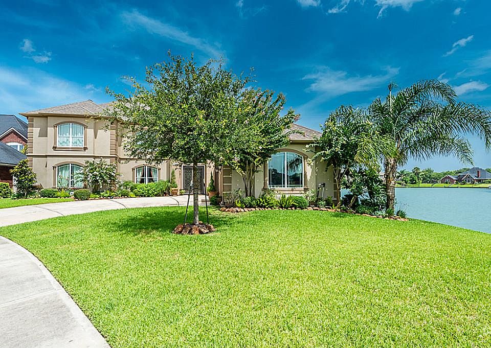 1st image of 2750 Lakeside Village Dr