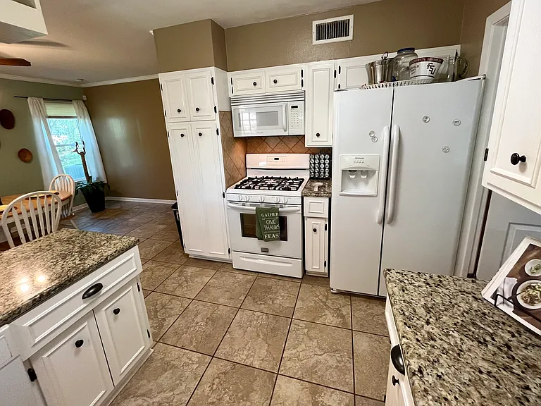 2931 Chisolm Trl — Photo 11