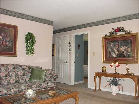 4th image of 5756 Oakcrest Dr