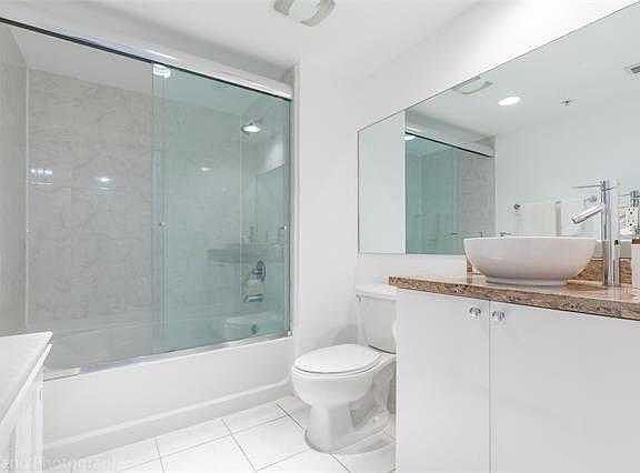 4th image of 18800 NE 29th Ave APT 812