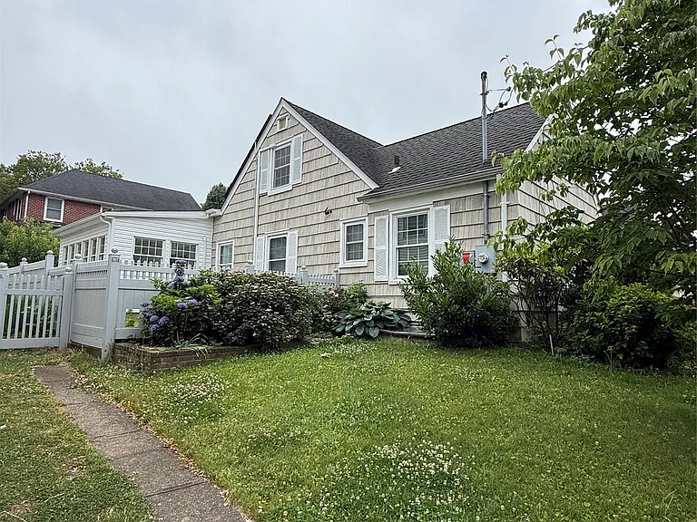 30 Highland Pl — Photo 2