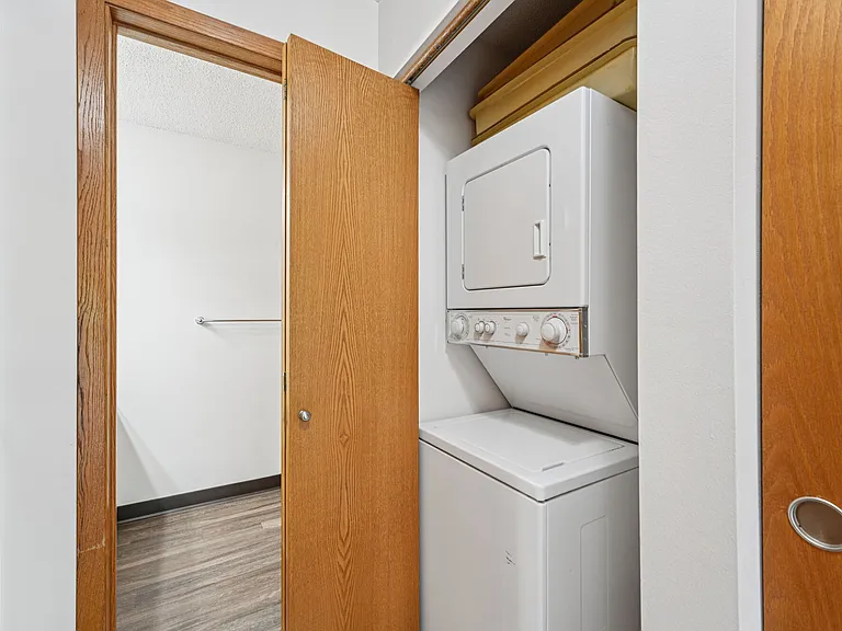 Oaks Lincoln Apartments — Photo 28