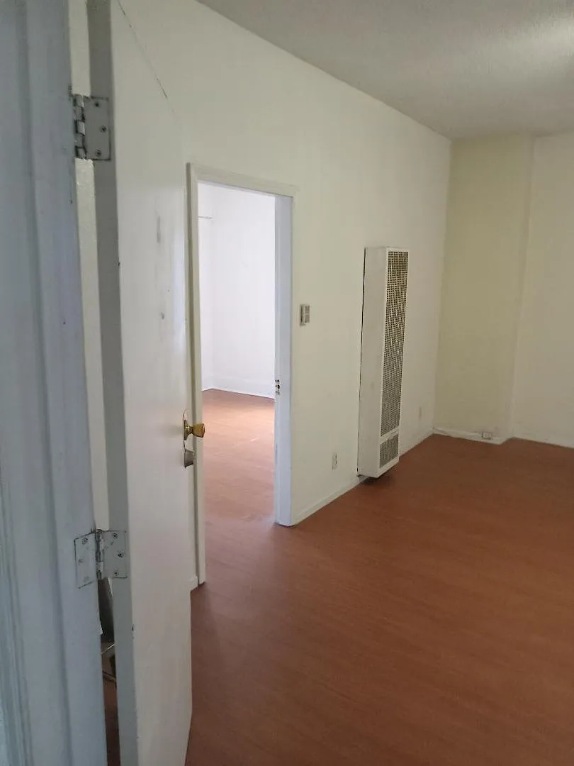 Building Photo - 4720 S Normandie Ave #4