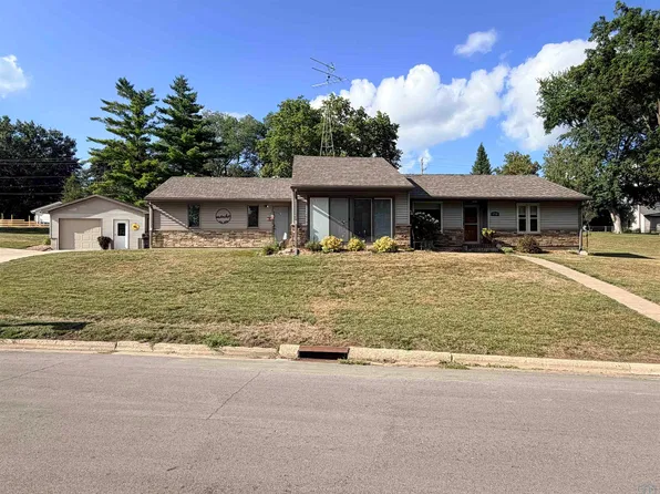 1130 W Willow St, Cherokee, IA 51012