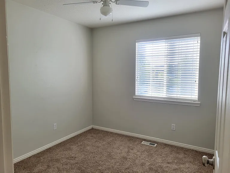 578 E 820 S — Photo 52