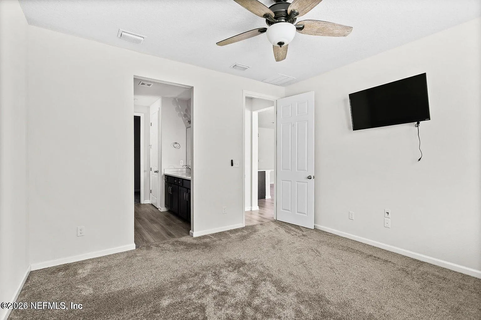 3 bed, 2.0 bath, 1595 sqft, $2,050 — Photo 4