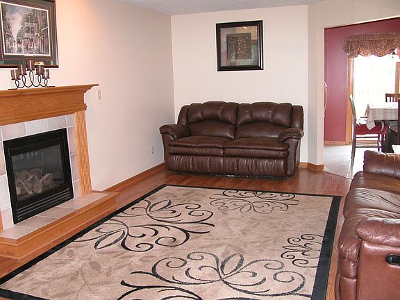 2nd image of 307 Cottingham Cir