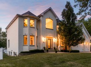 1928 Whittier Ln, Schaumburg, IL 60193