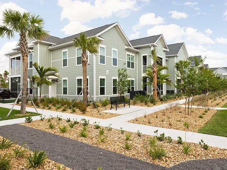 Palm Grove Luxury Apartments — Photo 41