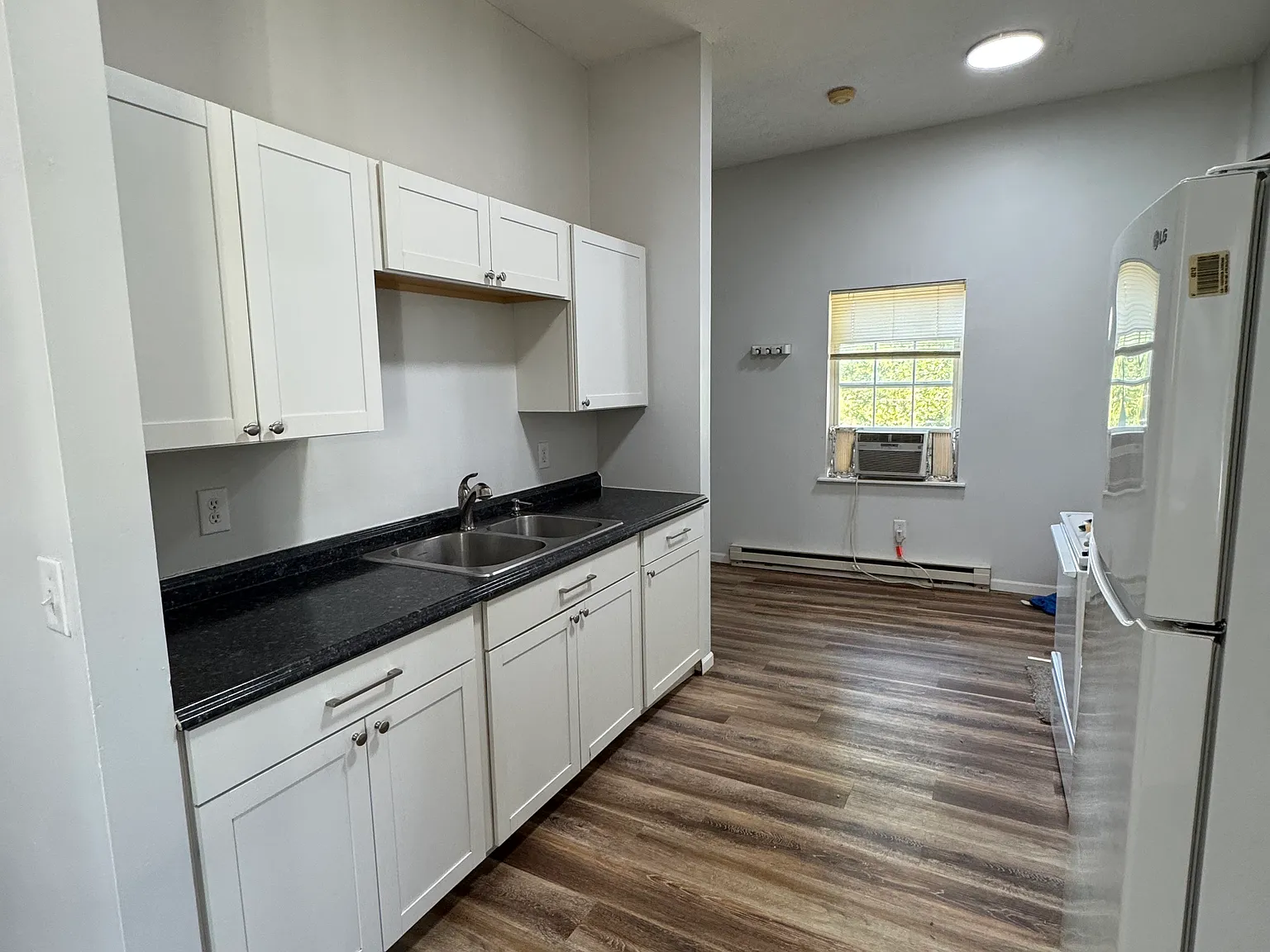 3 bed, 1400 sqft, $1,250 — Photo 2