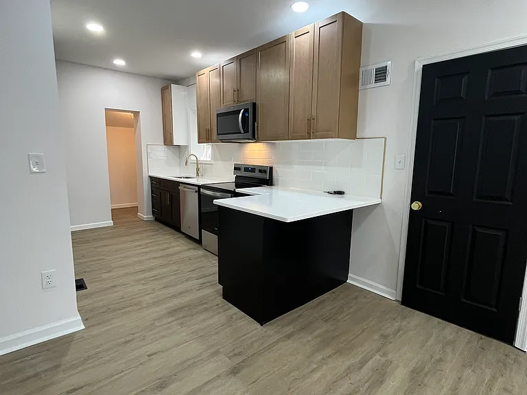 5856 Walton Ave — Photo 10