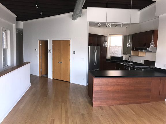 5th image of 3430 N Southport Ave #2