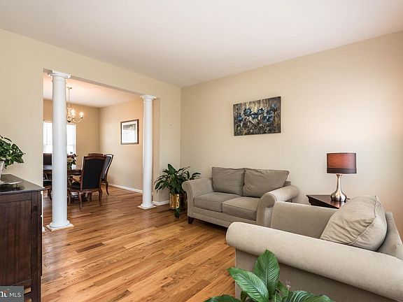 5th image of 521 Saint Martins Ln