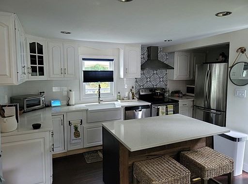 2nd image of 54 Sylvan St
