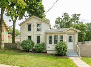 515 N Grove Ave, Elgin, IL 60120