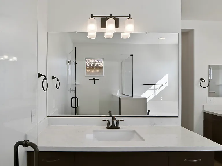 227 E Beatryce St — Photo 32