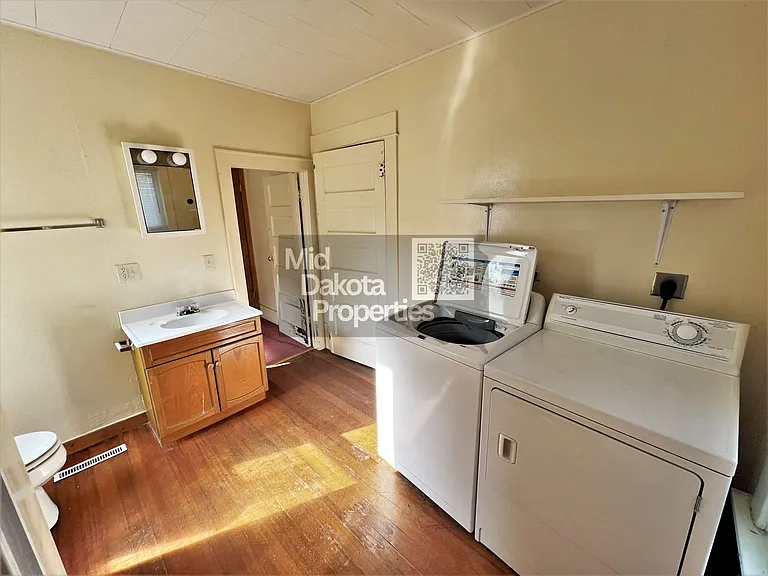 1200 E 3rd Ave — Photo 19