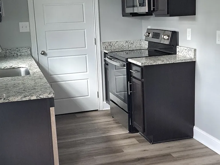 255 Illinois Ave — Photo 11